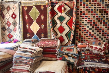 Home Inspiration: Decorating with Multi-Colored Rugs
