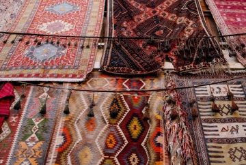 Why Handmade Rugs are the Best Choice for Your Living Room?