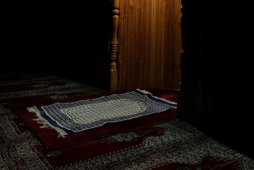 Handmade Prayer Rugs for Sale: History, Designs & More